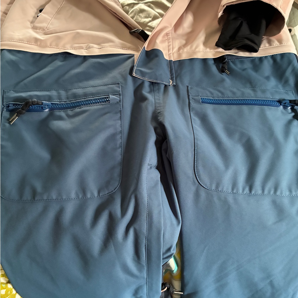 Women’s Airblaster Insulated Freedom Ski Snowboard Suit Size Medium — image 8 of 8